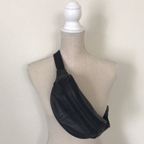 Vintage Handbags - VINTAGE Leather Black Fanny Pack